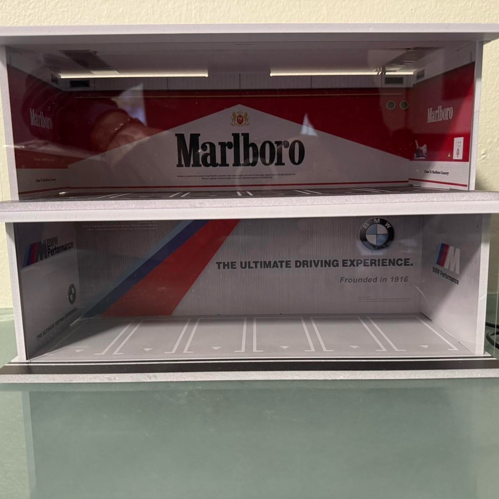 Marlboro Light Up Mini Garage